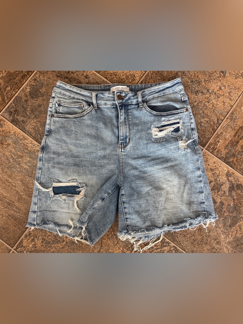Judy Blue Distressed Medium Wash Jean Raw Frayed Hem Shorts- Women’s Size 1XL